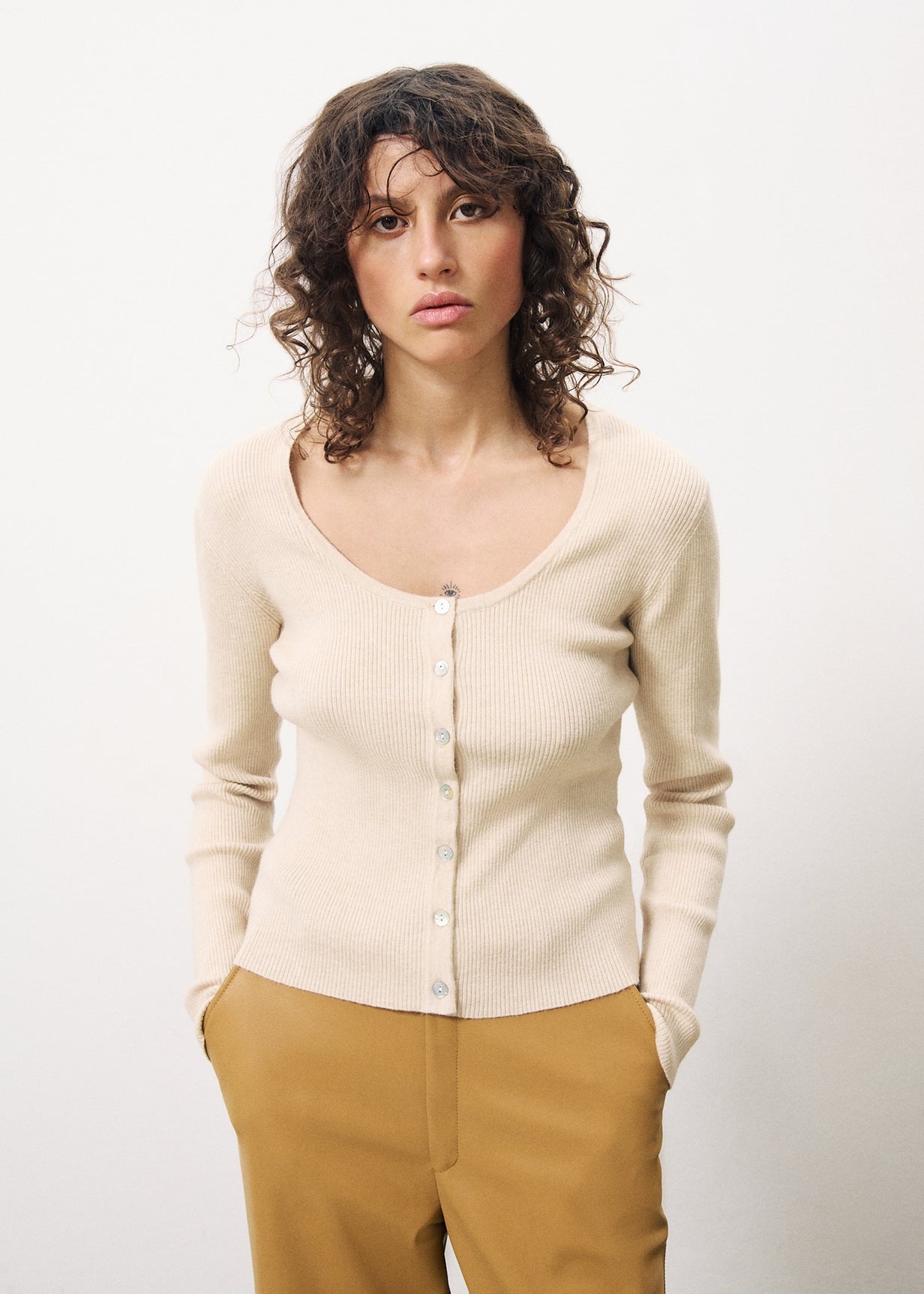 AINOA Beige Sweater