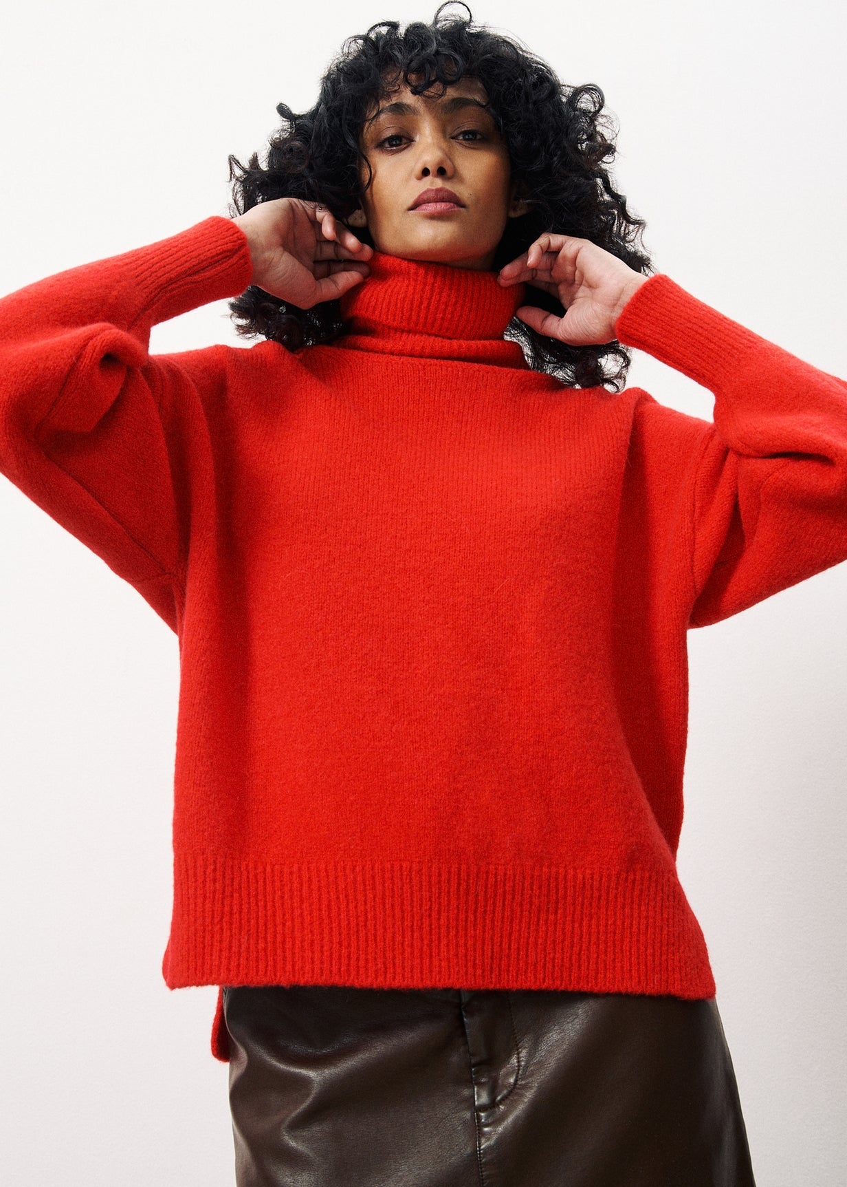 ARIETTE Red Sweater